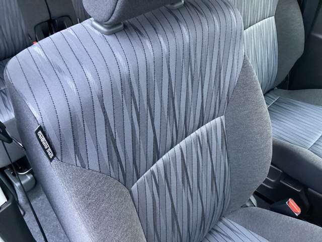 運転席には、シートにサイドエアバッグを装備して、更なる安全に一役買ってます。