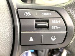 【アダプティブクルーズコントロール】高速道路での長距離走行が楽に！！自動で速度を保つクルーズコントロールが、衝突軽減システムと連携し、前方の車両を感知して車間を保つように速度調節してくれます！！