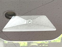 【ホンダセンシング】走行中に前方の車両等を認識し、衝突しそうな時は警報とブレーキで衝突回避と被害軽減をアシスト。より安全にドライブをお楽しみいただけます。