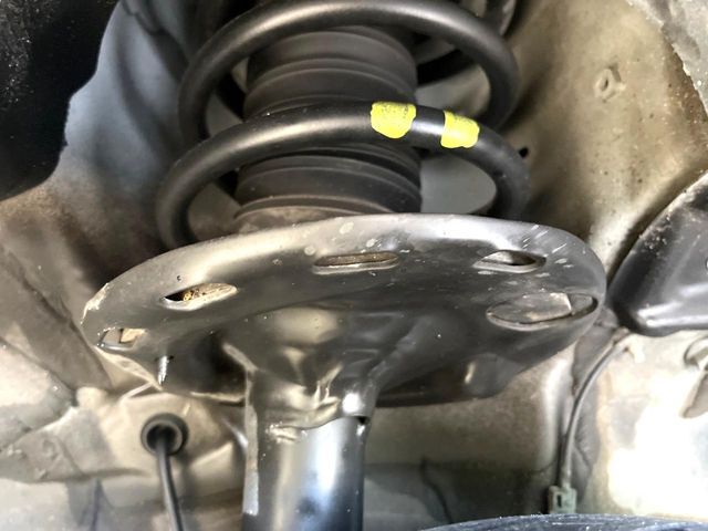 お車を安心してお乗りいただく為には、足回りの定期点検が欠かせません。サービスサポート（有償保証）では無料点検もご提供しており、安心のカーライフをお過ごしいただけるサポート体制が整っています。