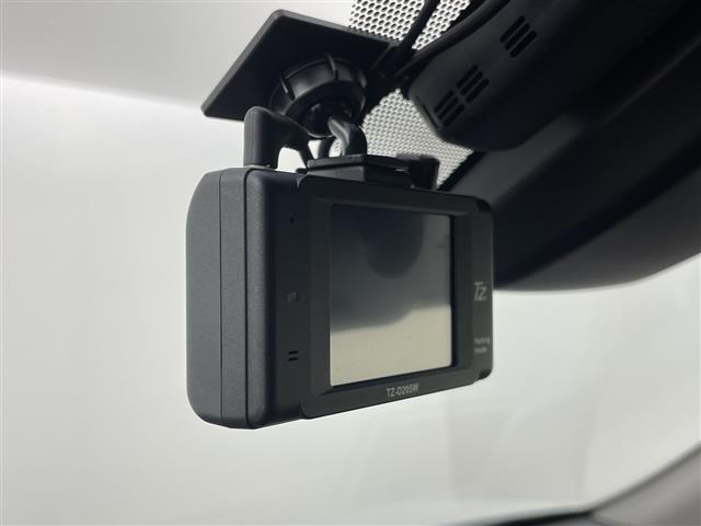 【ドライブレコーダー】映像・音声などの運転中の記録を残します。事故などを起こした起こされた時の証拠になりえますので、もしも時でも安心ですね。