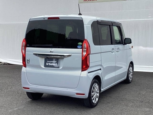 バックカメラが付いているのでバックでの車庫入れも安心です。