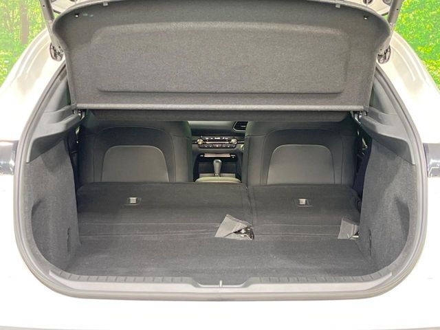 後席を格納すると、これだけの広さが！シーンに合わせたシートアレンジで、大きな荷物も積むことが出来ます♪