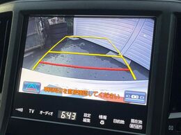 【バックカメラ】駐車時に後方がリアルタイム映像で確認できます。大型商業施設や立体駐車場での駐車時や、夜間のバック時に大活躍！運転スキルに関わらず、今や必須となった装備のひとつです！