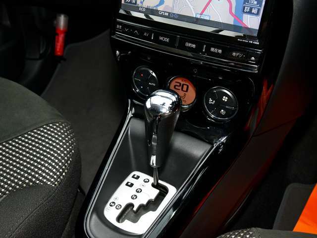 NEXTAの展示車両は、気持ち良く快適に乗って頂くために、すべてのお車にリンサー機を使用したルームクリーニングを施工致します。