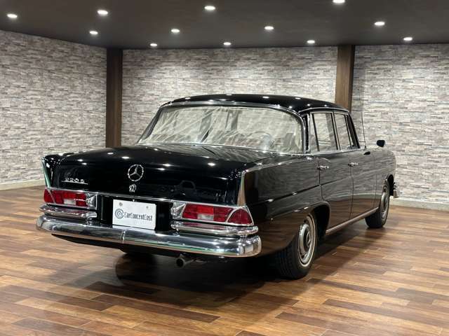 1/24 w111 メルセデスベンツ　220S　カスタム　縦目　ハネベン 1/24 w111 メルセデスベンツ 220S カスタム 縦目 ハネベン