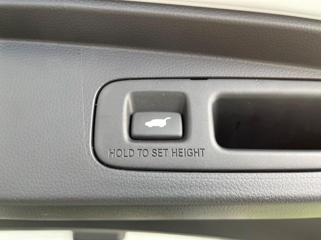 【パワーバックドア】スマートキーや運転席のボタンを押すだけでリアゲートが自動で開閉します！荷物を持っている時や、高い位置にあるバックドアを閉める際に便利な機能です♪