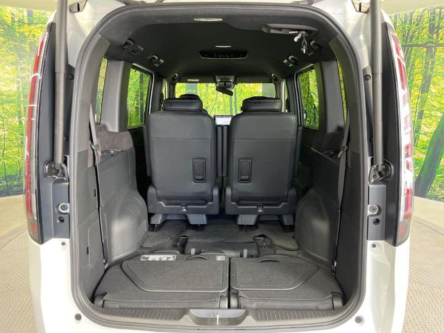 普段のお買い物や通勤、送迎等に十分な荷室スペースを確保しております。セカンドシートを倒すと、大きな荷物の積載も可能です♪