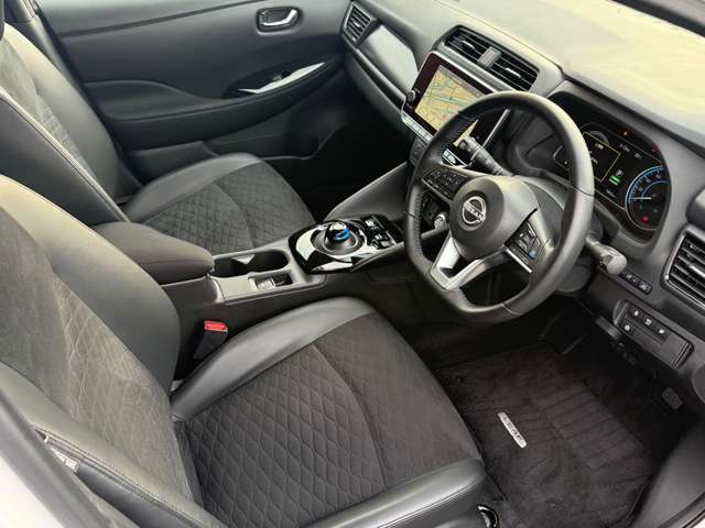 運転席も広々、ドライブも楽しめますね♪実際お座りいただくのが、分かりやすいと思います。お気軽にご来店ください！