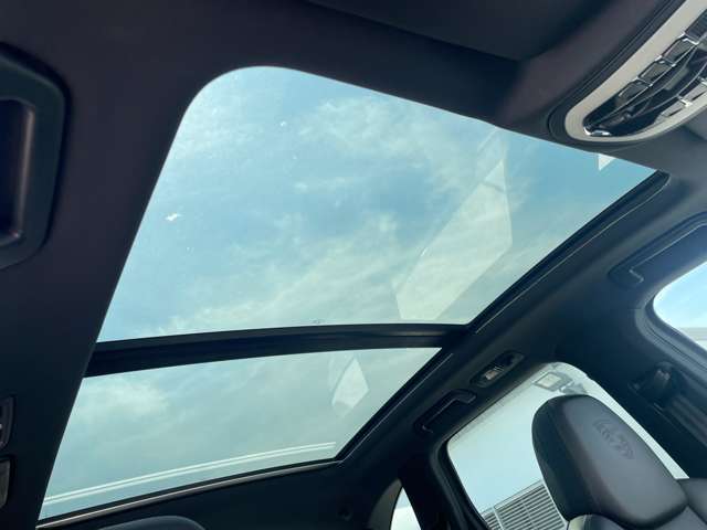LIBERALAは輸入車選びのすべてを見つめ直し新たなスタイルを提案するインポートセレクトブランドです。