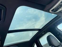 LIBERALAは輸入車選びのすべてを見つめ直し新たなスタイルを提案するインポートセレクトブランドです。
