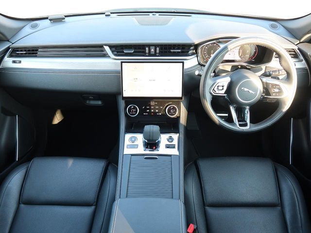 JAGUARの『F-PACE』をご紹介！パノラミックルーフ、360°カメラ、シートメモリ、シートヒーター、衝突軽減、レーンキープアシスト、液晶メーター、LEDヘッドライト、キーレス