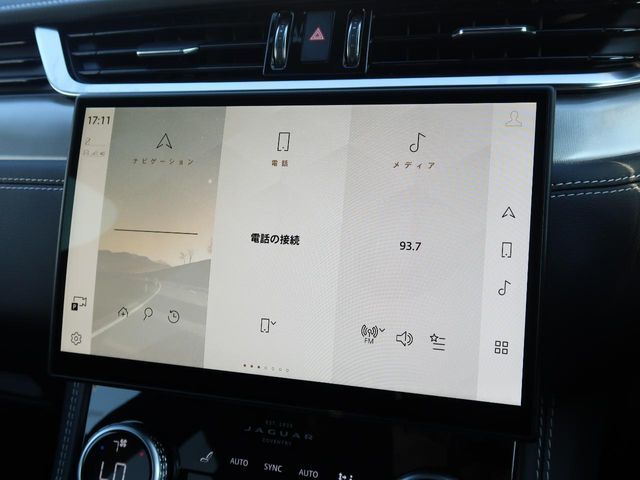 最新のインフォテイメントシステムの【Pivi　Pro】はスマホのような直感的な操作性が特徴。ナビはもちろん、AppleCarplayやAndroidAutoも搭載しており対応アプリの操作も可能です。