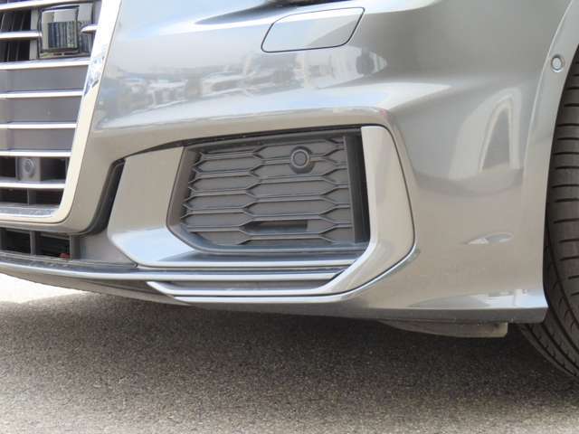 サーボトロニック付パワーステアリング…車速に応じて最適な重さになるパワーステアリングです。街中低速では軽く、高速ではしっかりとしたステアリングになります。