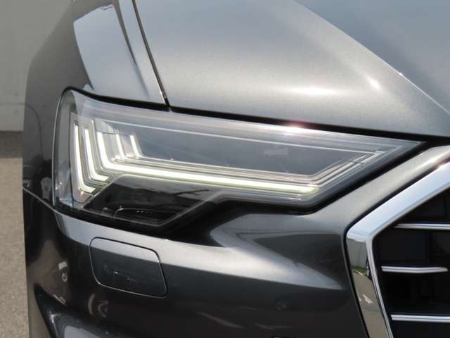 AUDI　MMIシステム　…ダイヤルとスイッチによる簡単で直感的な操作でナビゲーション設定やエンターテイメント・車両設定が可能です。