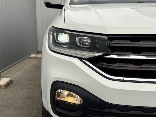 LEDヘッドライト＋フロントフォグランプ。カジュアルでスタイリッシュ、Activeのフロントフェイスです。