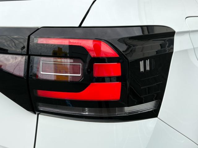 コの字型に光るLEDテールランプはT-Crossのリヤビューを引き立てます。