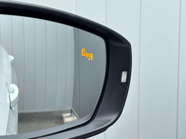 後方死角検知機能（ブラインドスポット）後方死角ゾーンを走行する車両を検知することで、ミラー先端のインジケーターが点灯、安全な車線変更をサポートします。