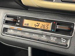 【オートエアコン】一度お好みの温度に設定すれば、車内の温度を検知し風量や温度を自動で調整。暑い…寒い…と何度もスイッチ操作をする必要はありません。快適な車内空間には必須の機能ですね♪