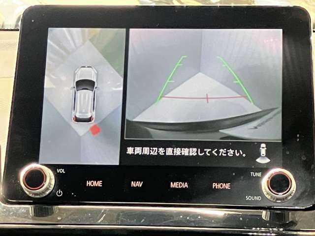 【マルチアラウンドモニター】後退時にカメラの映像を8インチの大画面に表示。車体後方の様子をしっかり確認しながら駐車などが行えます！