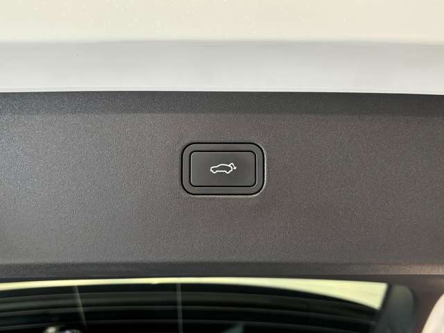 電動パワーテールゲート搭載。