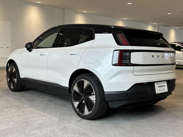 ★☆リアカメラに加えてセンサーもついておりますので、音と光で駐車をサポート☆
