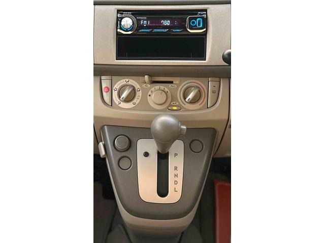 シフトレバーの位置や形状は、運転の快適さに直結します。手の届きやすい位置に配置されていることで、操作がスムーズになります。