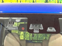 【エマージェンシーブレーキ】走行中に前方の車両等を認識し、衝突しそうな時は警報とブレーキで衝突回避と被害軽減をアシスト。より安全にドライブをお楽しみいただけます。