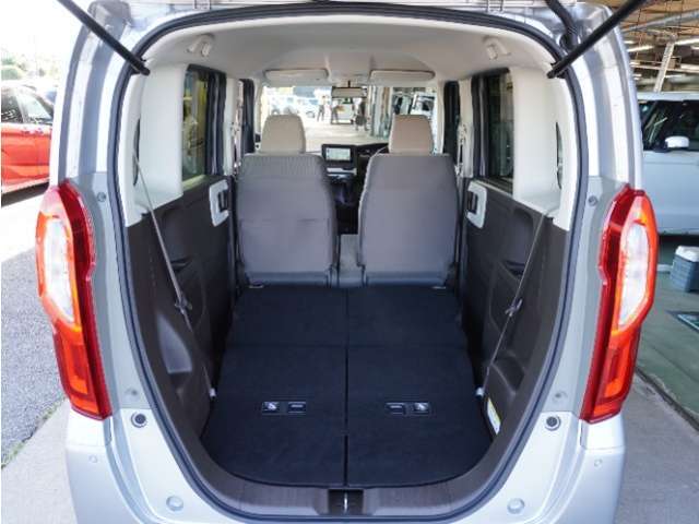 ◆リアシートを使用しない時はこの通り更に広々ラゲッジスペースの出来上がりです、たくさんの荷物が積み込み可能です！