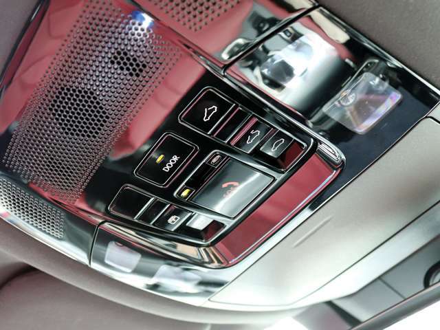 人気アプリ「LINE」に対応してます。些細な事でもお問い合わせ下さい！IDは【＠omo3161e】またはバーコードリーダーで簡単にアクセスできます。在庫状況、下取り査定や買取査定も受け付けております！