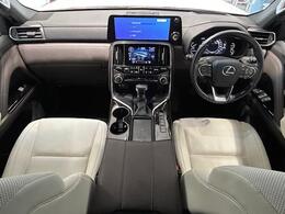 4WD/サンルーフ/レクサスセーフティシステム＋/純正ナビ/アラウンドビューモニター/ブラインドスポットモニター/前後コーナーセンサー/デジタルインナーミラー/後席モニター/クールボックス/ドラレコ