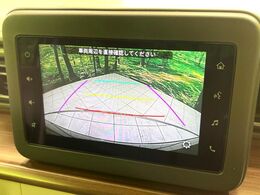 【バックカメラ】駐車時に後方がリアルタイム映像で確認できます。大型商業施設や立体駐車場での駐車時や、夜間のバック時に大活躍！運転スキルに関わらず、今や必須となった装備のひとつです！