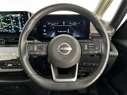 【ステアリング】軽い力で扱いやすいハンドルです。目立つ傷やスレなどなく綺麗な状態です！除菌プランいれていただくとさらに快適に！清潔なお車はお子様にも安心ですね！