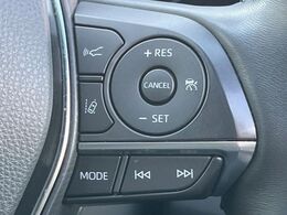 【レーダークルーズコントロール】高速道路での長距離走行が楽に！！自動で速度を保つクルーズコントロールが、衝突軽減システムと連携し、前方の車両を感知して車間を保つように速度調節してくれます！！
