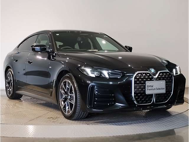 BMWのダイナミック且つエモーショナルなスタイルを印象付けるキャラクターライン（プレスライン）眺めているだけで溜め息の出る美しさです☆