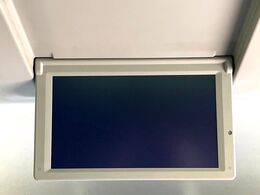 【フリップダウンモニター】大画面モニターで後席でもエンタメをお楽しみいただけます。小さなお子様にも大人気の装備です♪