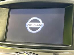 【メーカー純正8型ナビ】インテリアに溶け込むスタイリッシュな「専用設計」メーカーナビを装備♪視認性や操作性など基本性能にも優れ、より上質なカーライフをお楽しみいただけます。