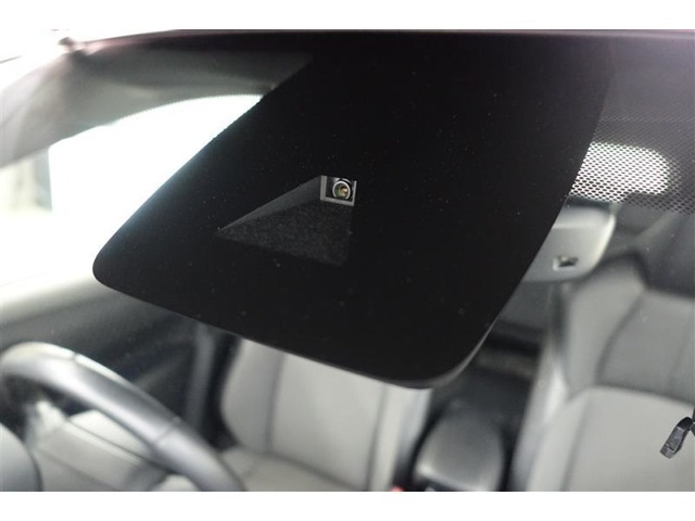 先進の安全装備ついてます。詳しい装備内容、仕様等につきましてはスタッフにお問合せ下さい。