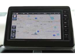 フルセグTV付きナビゲーション搭載車です。長距離ドライブでも快適ですね。