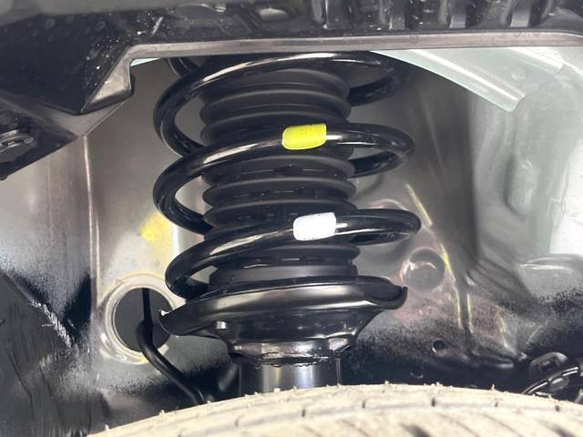 お車を安心してお乗りいただく為には、足回りの定期点検が欠かせません。サービスサポート（有償保証）では無料点検もご提供しており、安心のカーライフをお過ごしいただけるサポート体制が整っています。