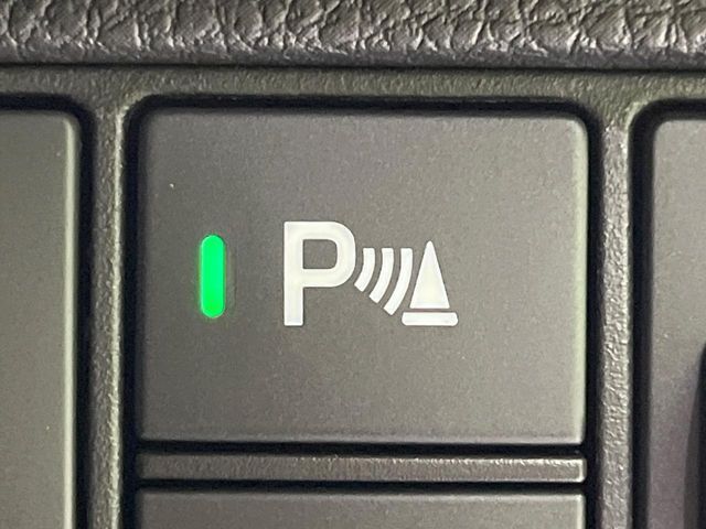 【クリアランスソナー】バンパーに付いたセンサーが障害物を検知！一定の距離に近づくとアラートで教えてくれます♪狭い駐車スペースや車庫入れ時も安心ですね☆