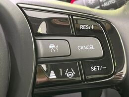 【アダプティブクルーズコントロール】高速道路での長距離走行が楽に！！自動で速度を保つクルーズコントロールが、衝突軽減システムと連携し、前方の車両を感知して車間を保つように速度調節してくれます！！