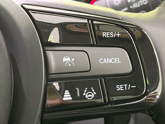 【アダプティブクルーズコントロール】高速道路での長距離走行が楽に！！自動で速度を保つクルーズコントロールが、衝突軽減システムと連携し、前方の車両を感知して車間を保つように速度調節してくれます！！