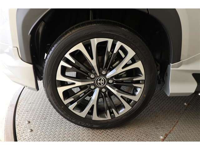 純正アルミホイール【タイヤサイズ215/50R18】
