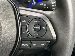 【レーダークルーズコントロール】高速道路での長距離走行が楽に！！自動で速度を保つクルーズコントロールが、衝突軽減システムと連携し、前方の車両を感知して車間を保つように速度調節してくれます！！