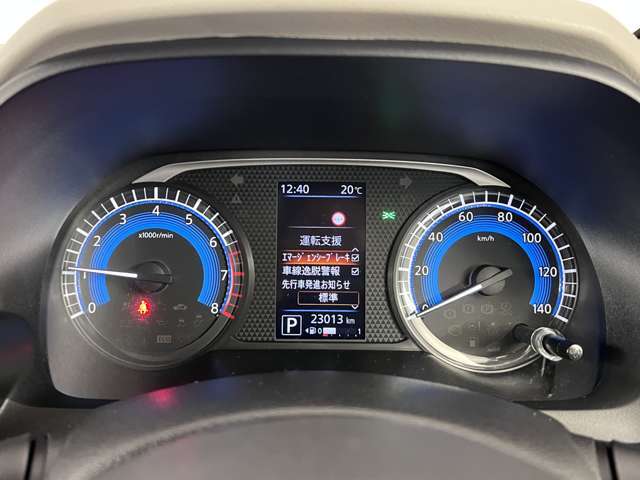 日産のエマージェンシーブレーキは前方の状況を監視し車両や歩行者との衝突回避、被害を軽減する技術です
