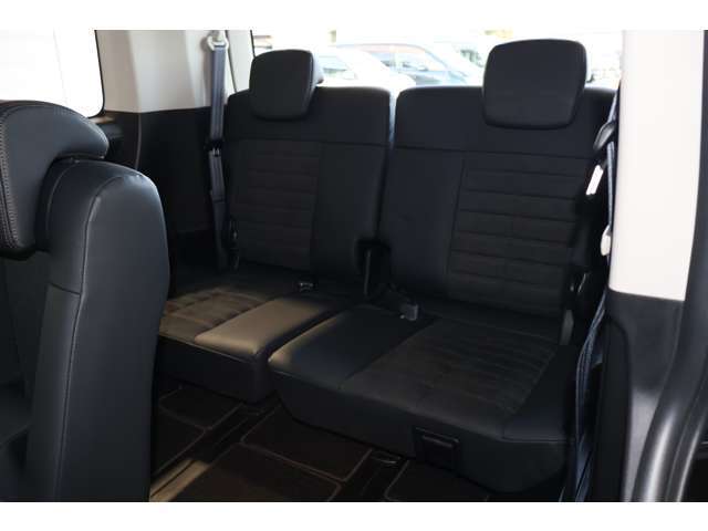 5：5分割可倒式サードシート（シートスライド340mm）※左右跳ね上げタイプ/寒冷地仕様（サードシートヒーターダクト・ヒーテッドドアミラー・スタートアップヒーター）標準装備