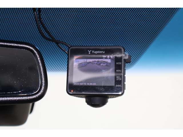 前方用ドライブレコーダー（ユピテル製ZQ-30）装着※万一のトラブルや予期せぬ事故が起こったときの事故原因解明や、スムースな事故処理等に役立ちます。