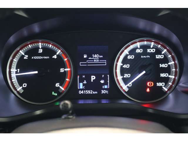 カラー液晶マルチインフォメーションディスプレイ（アイドリングストップ時間や平均燃費・航続可能距離などのエコドライブ情報を表示）