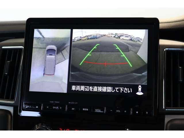 マルチアラウンドモニター（全周囲カメラ）装備☆真上から見下ろしているような映像で駐車をサポートします♪ステアリングガイドライン表示機能付き！